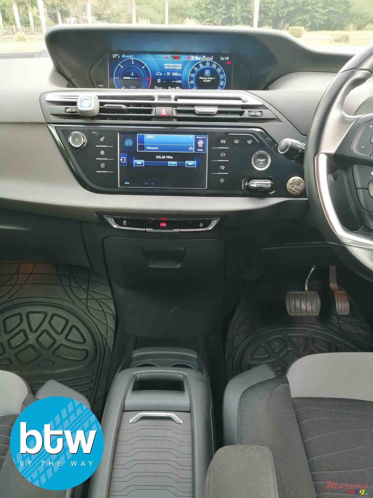 2015' Citroen C4 Picasso photo #6