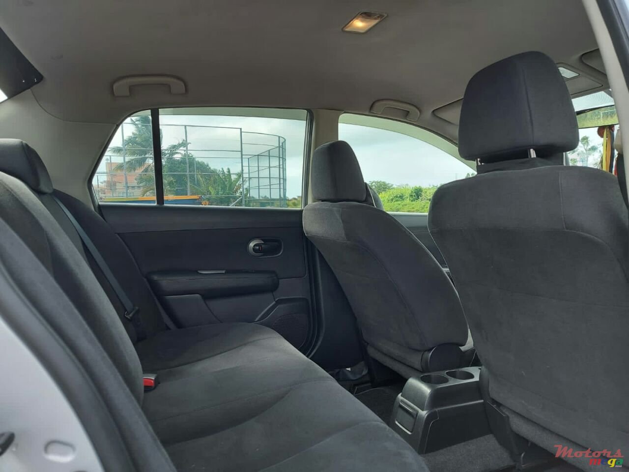 2010' Nissan Tiida photo #7