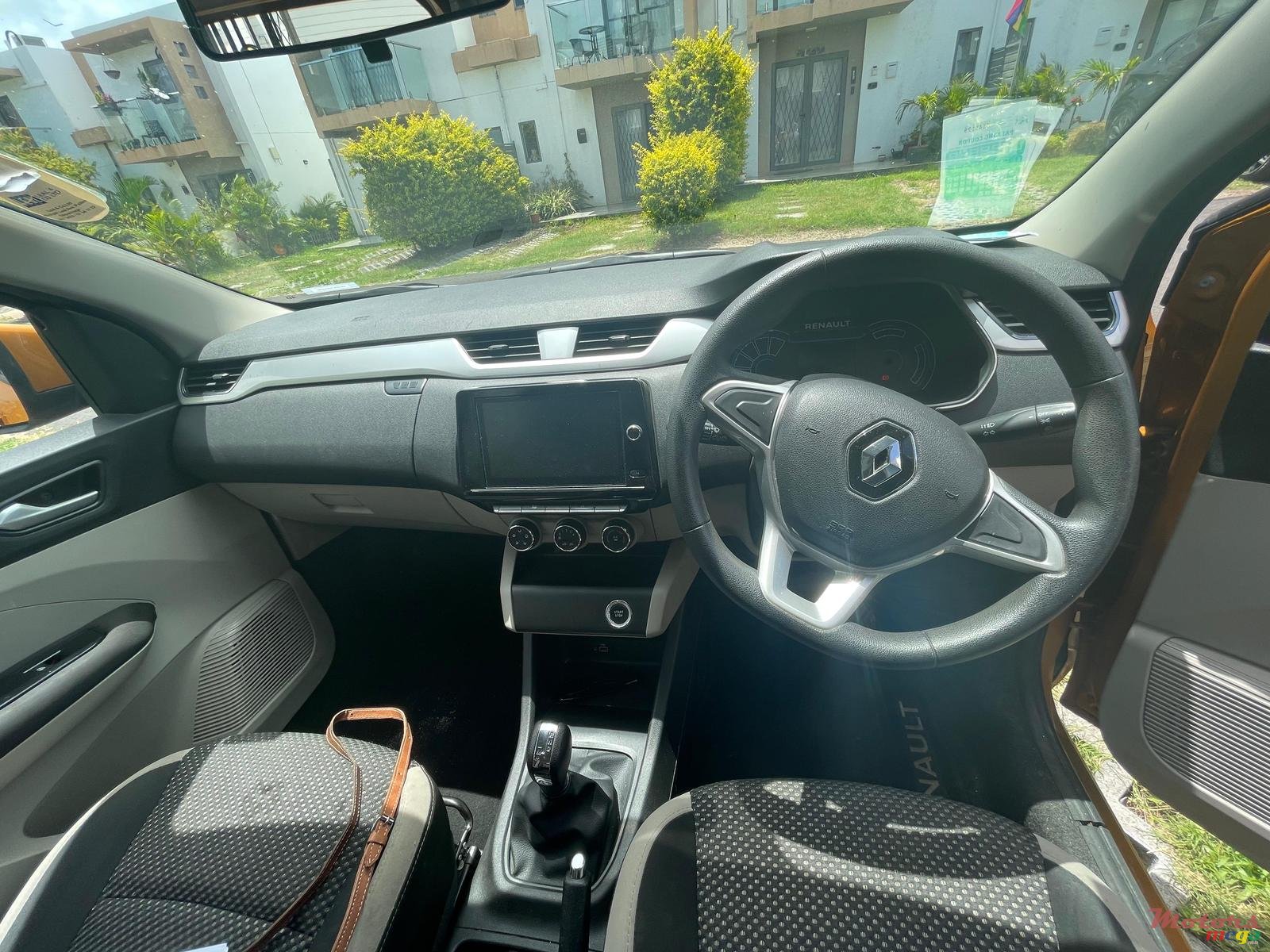 2021' Renault Triber photo #2