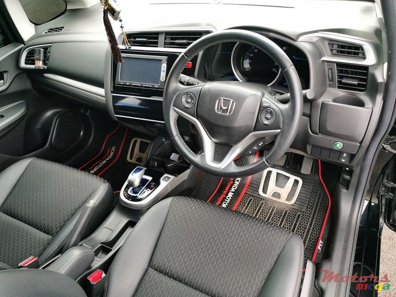 2014' Honda Fit Hybrid photo #5