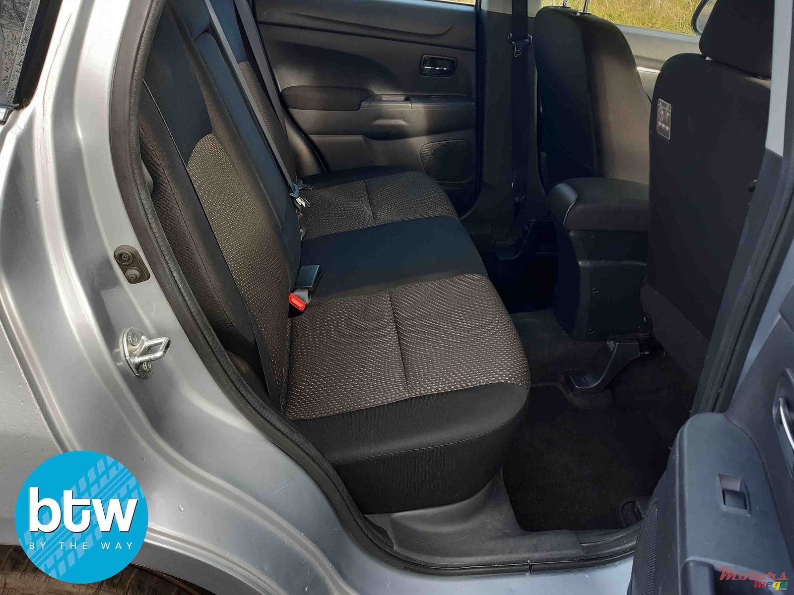 2015' Mitsubishi ASX photo #3