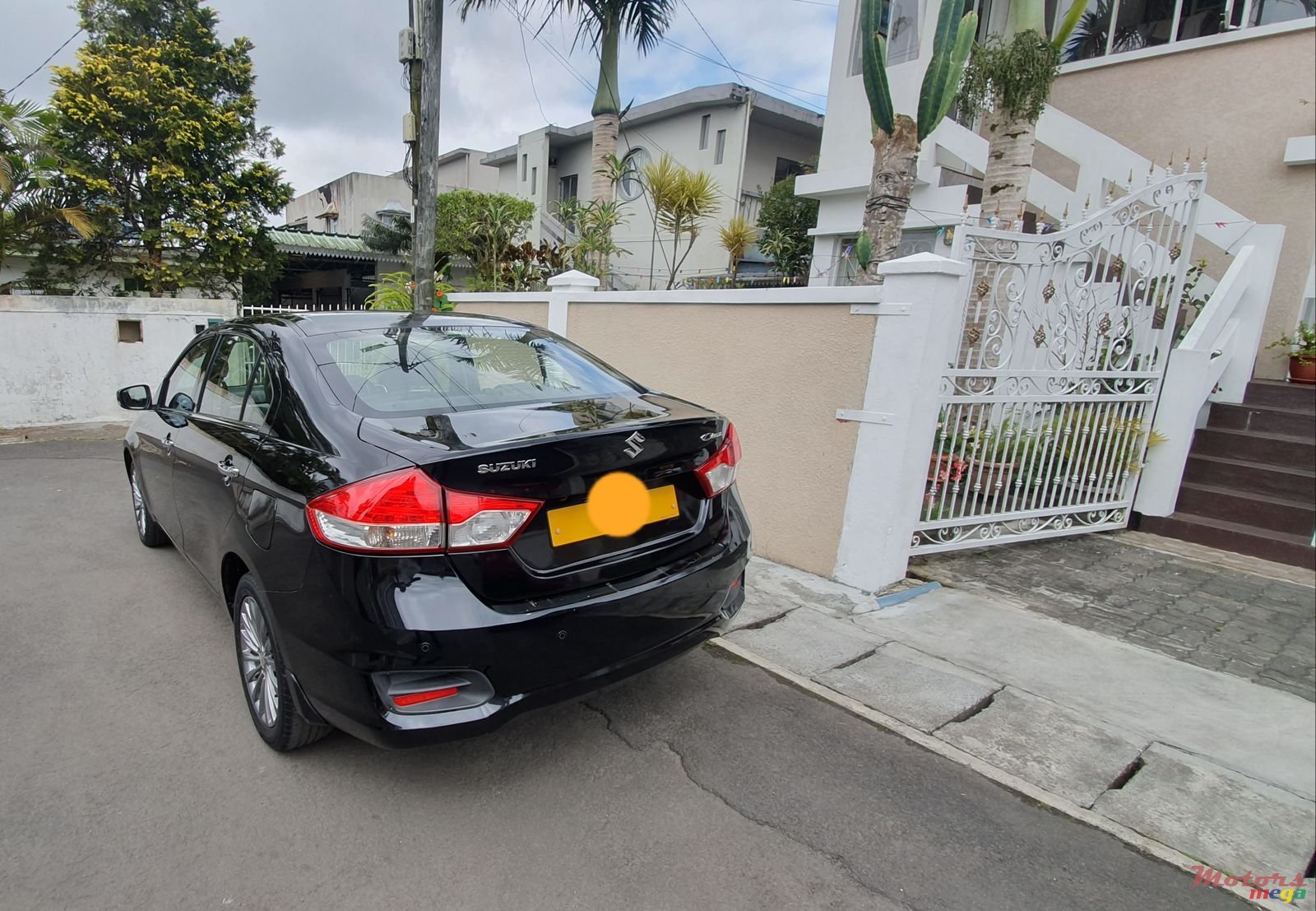 2016' Suzuki Ciaz GLX photo #3