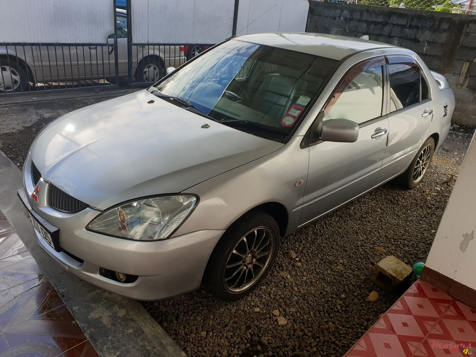 2005' Mitsubishi Lancer Glx 4g18 photo #1