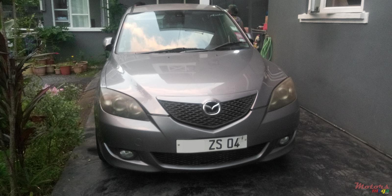 2004' Mazda Axela photo #1