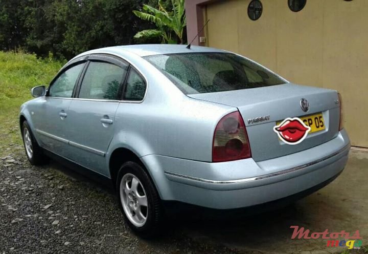 2005' Volkswagen Passat 1.9 TDI photo #2