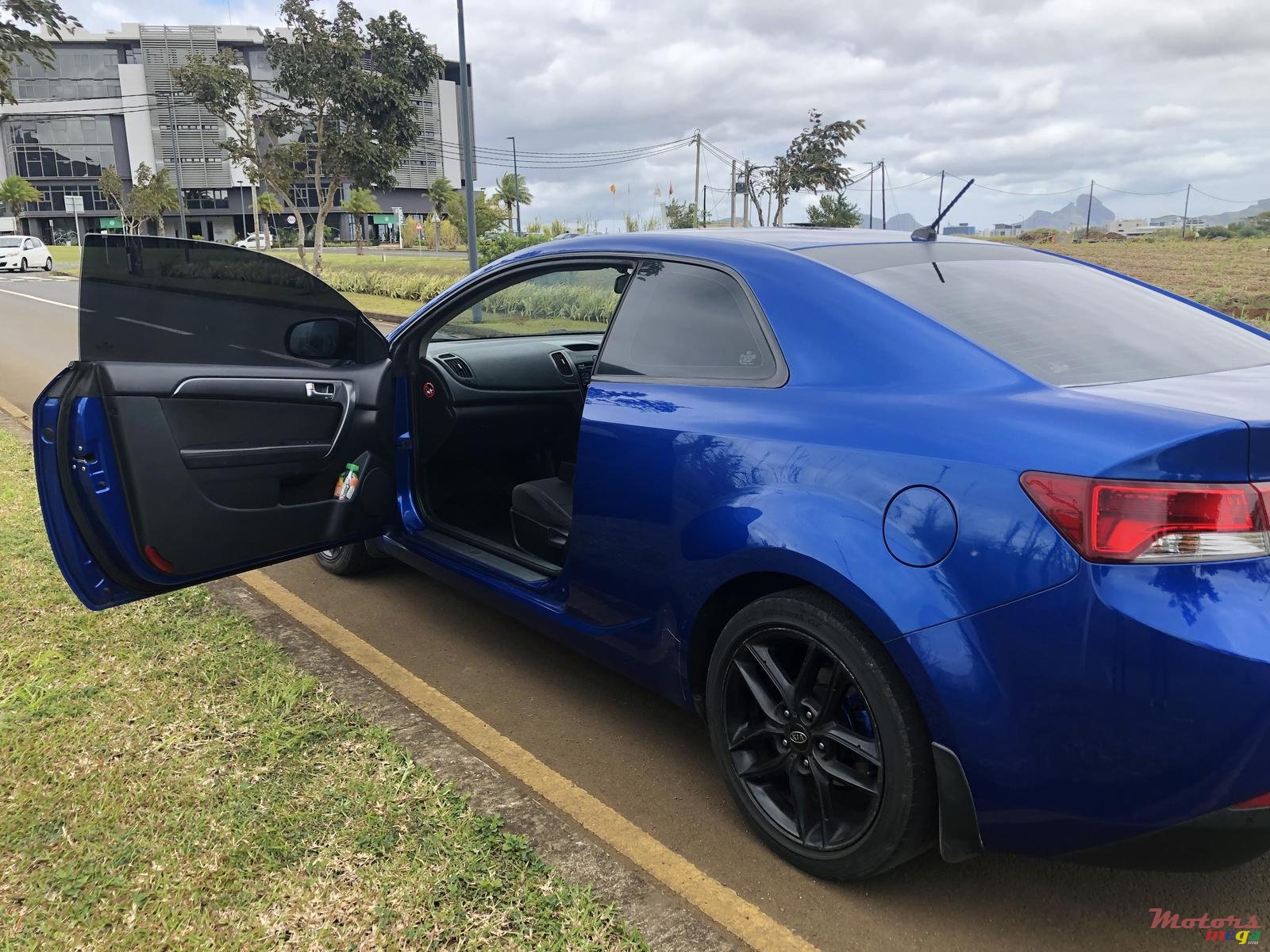 2010' Kia Koup photo #3