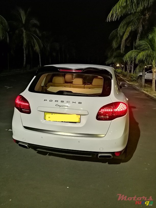 2012' Porsche Cayenne photo #5