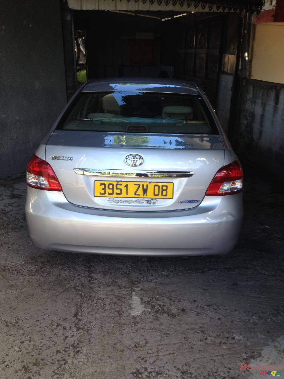 2008' Toyota Yaris sedan photo #2