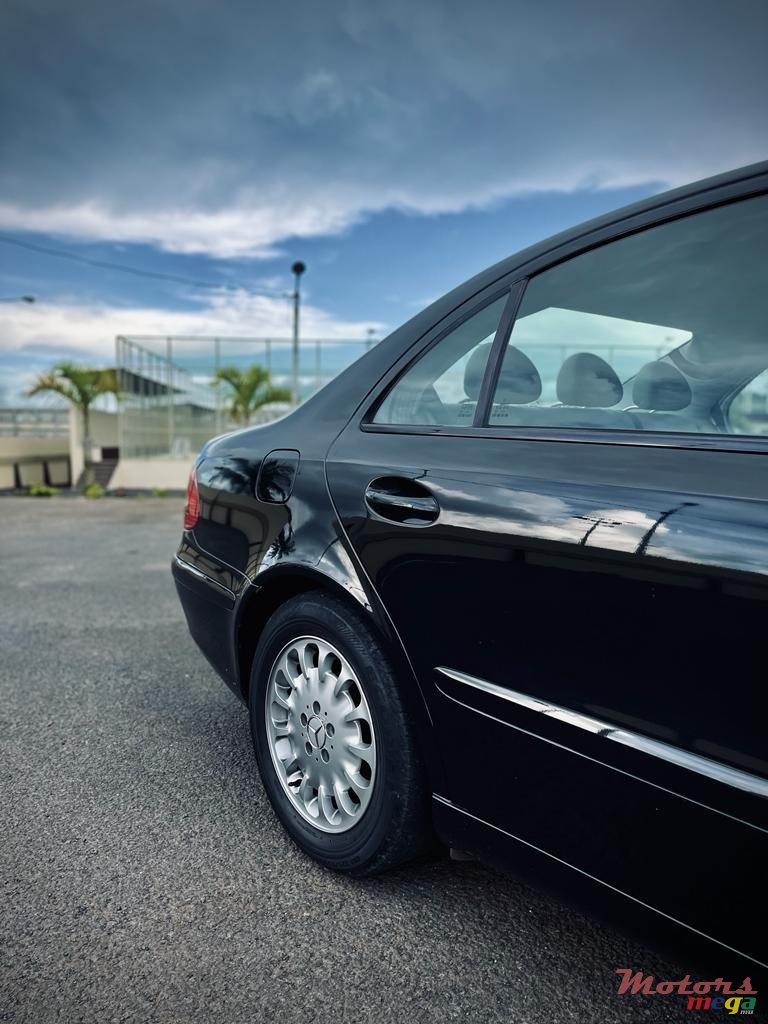 2006' Mercedes-Benz E 200 photo #2
