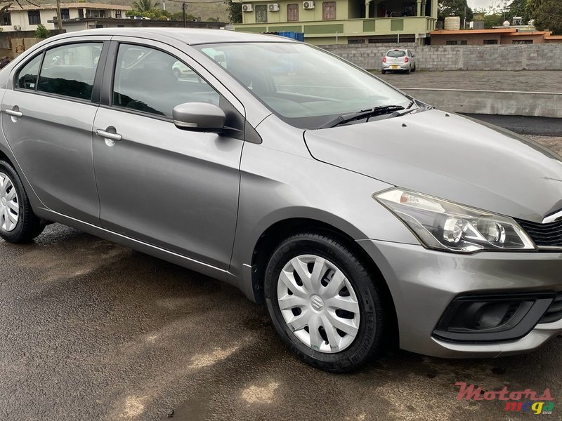 2019' Suzuki Ciaz photo #5