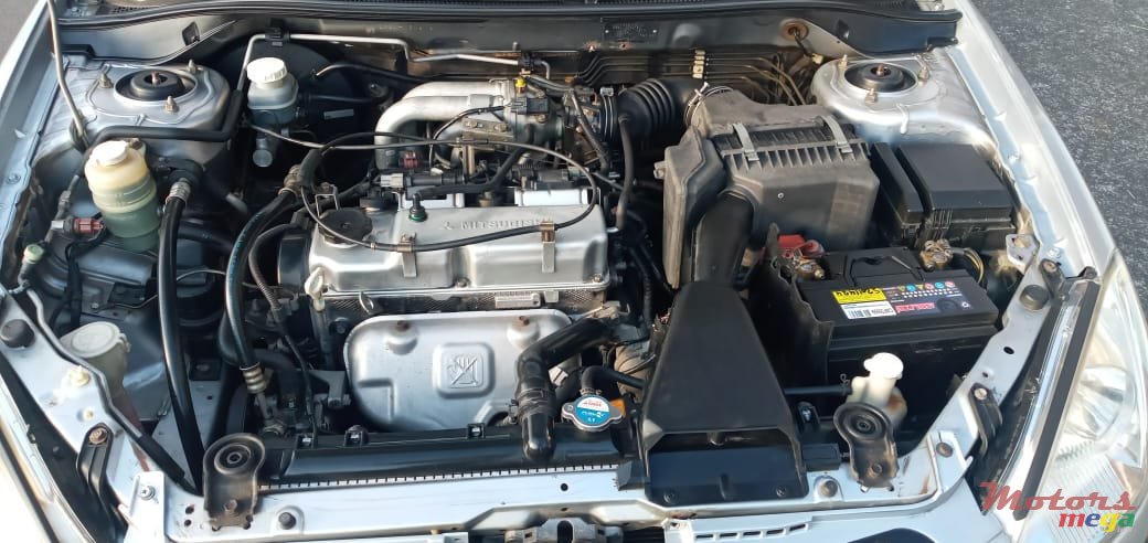 2005' Mitsubishi Lancer photo #4