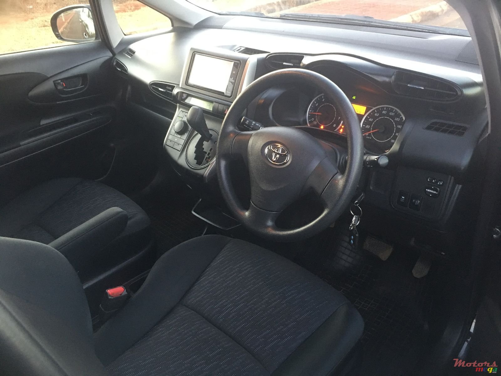 2012' Toyota Wish photo #6