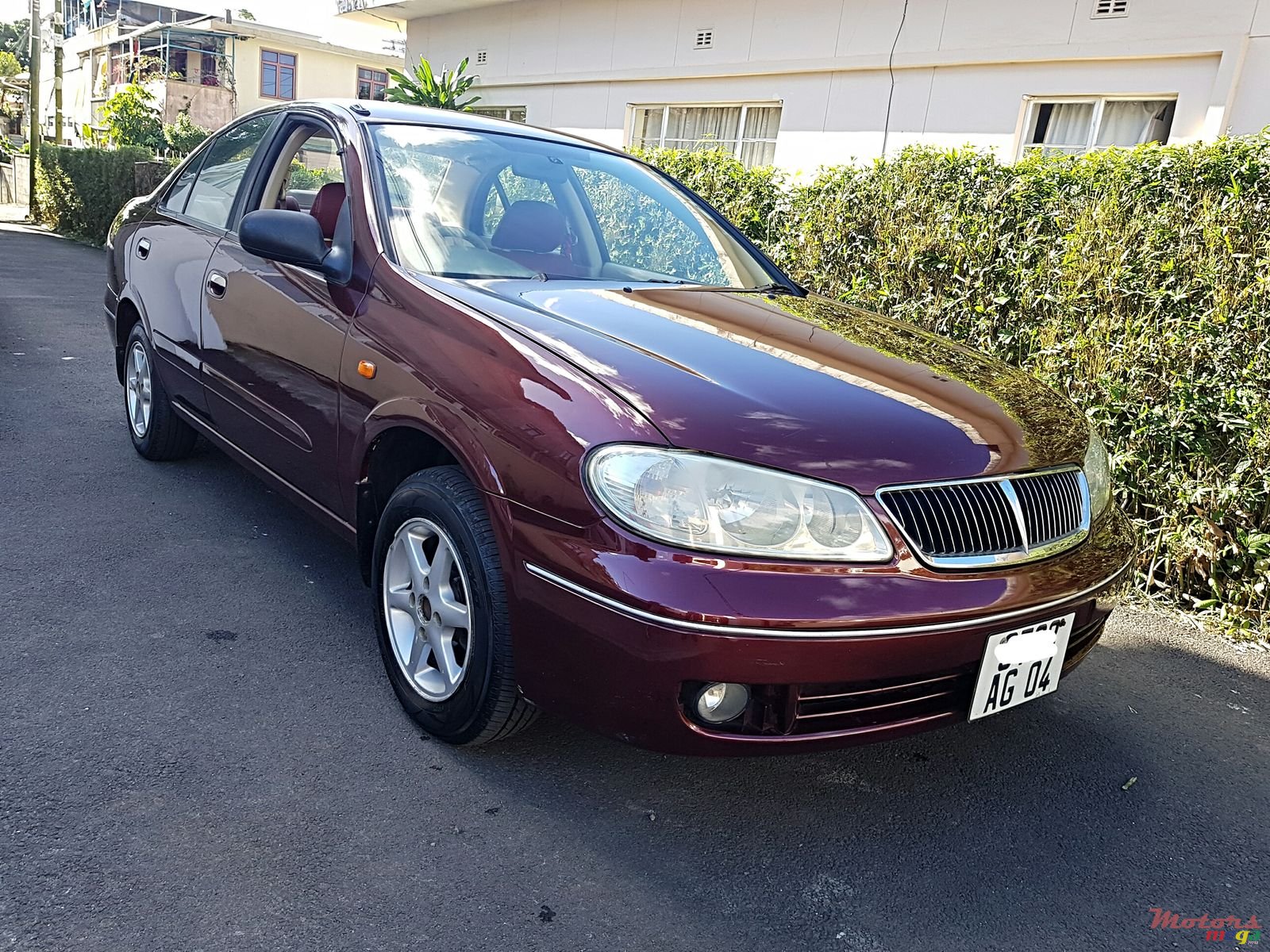 2004' Nissan Sunny Vip n17 photo #1