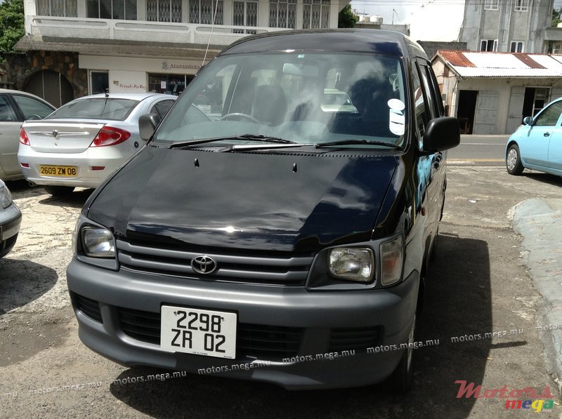 2002' Toyota Town Ace photo #1