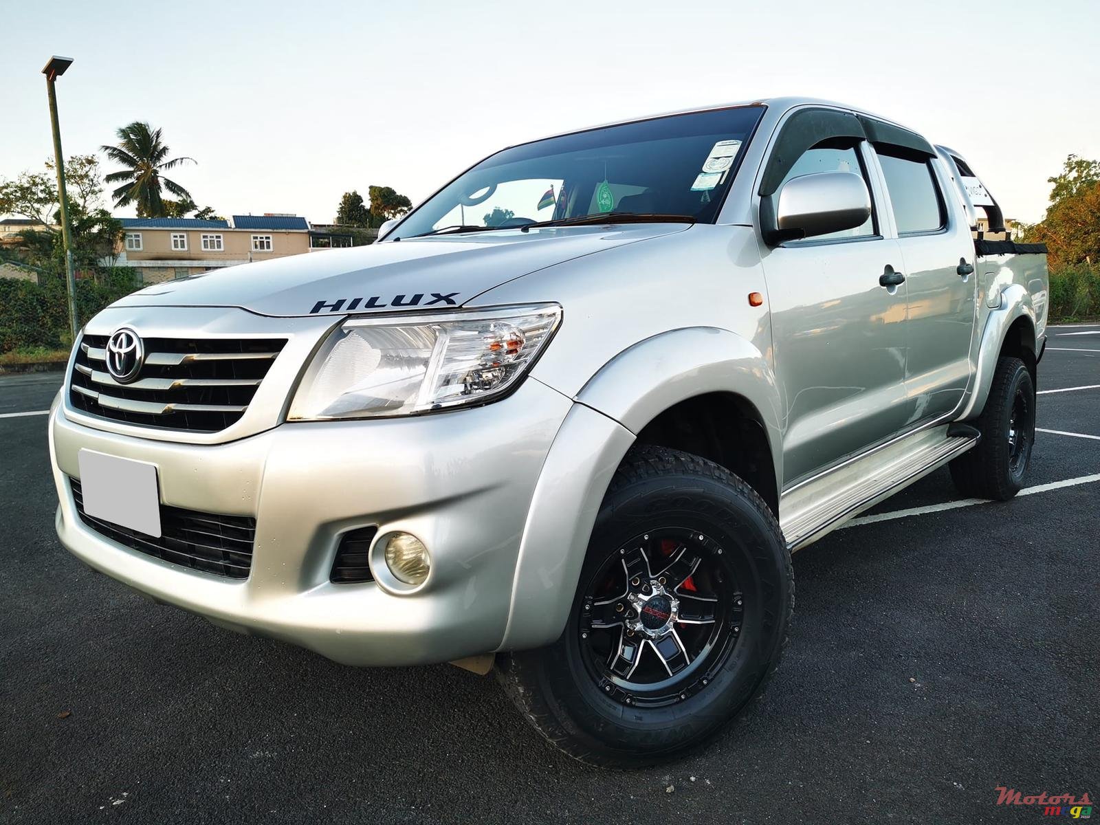 2012' Toyota Hilux 2.5T 2x4 photo #4