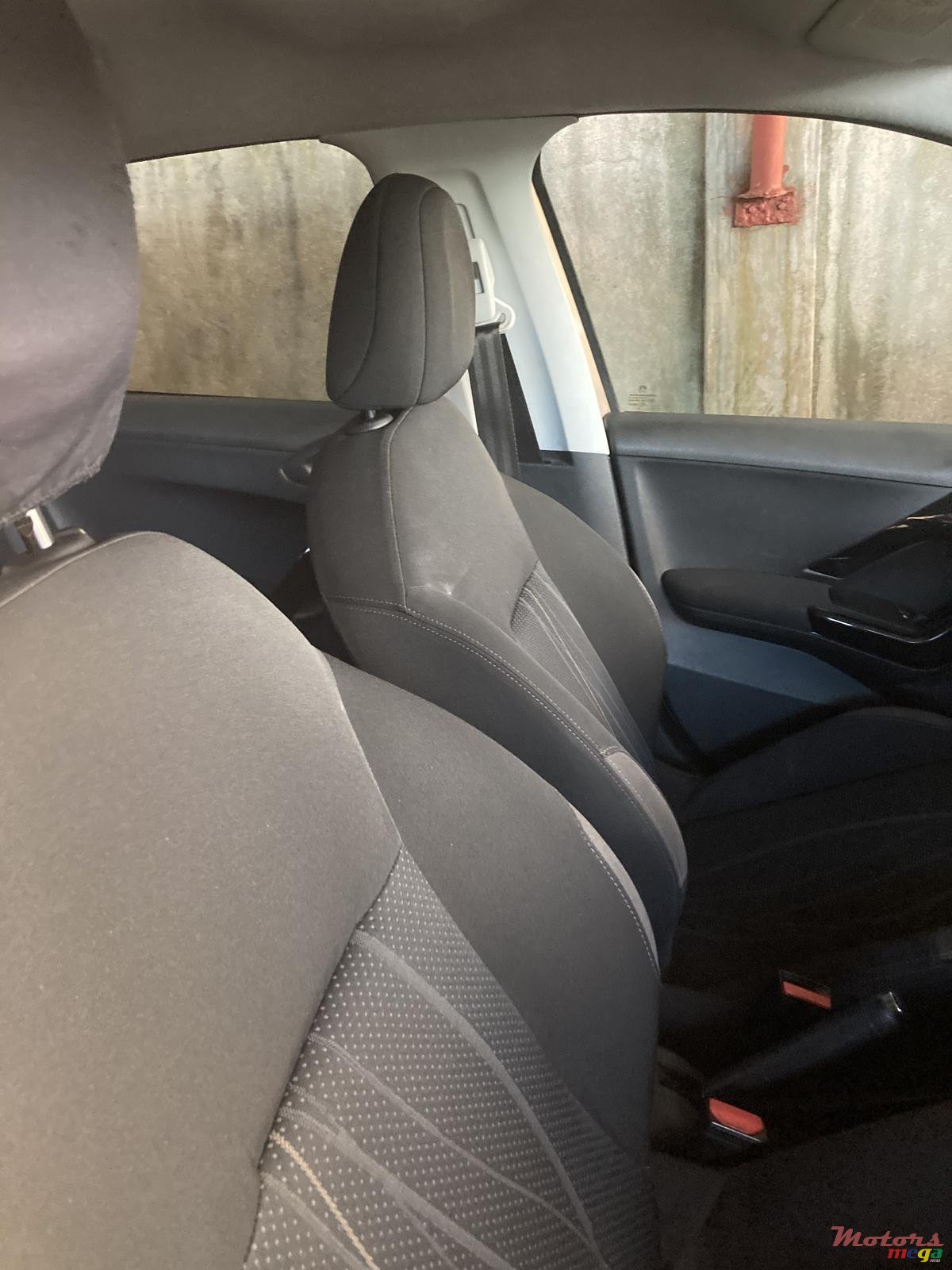 2013' Peugeot 208 photo #6