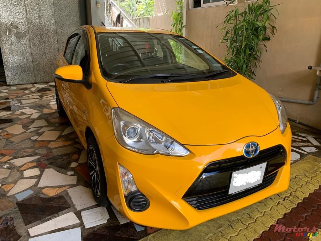 2015' Toyota Aqua photo #2