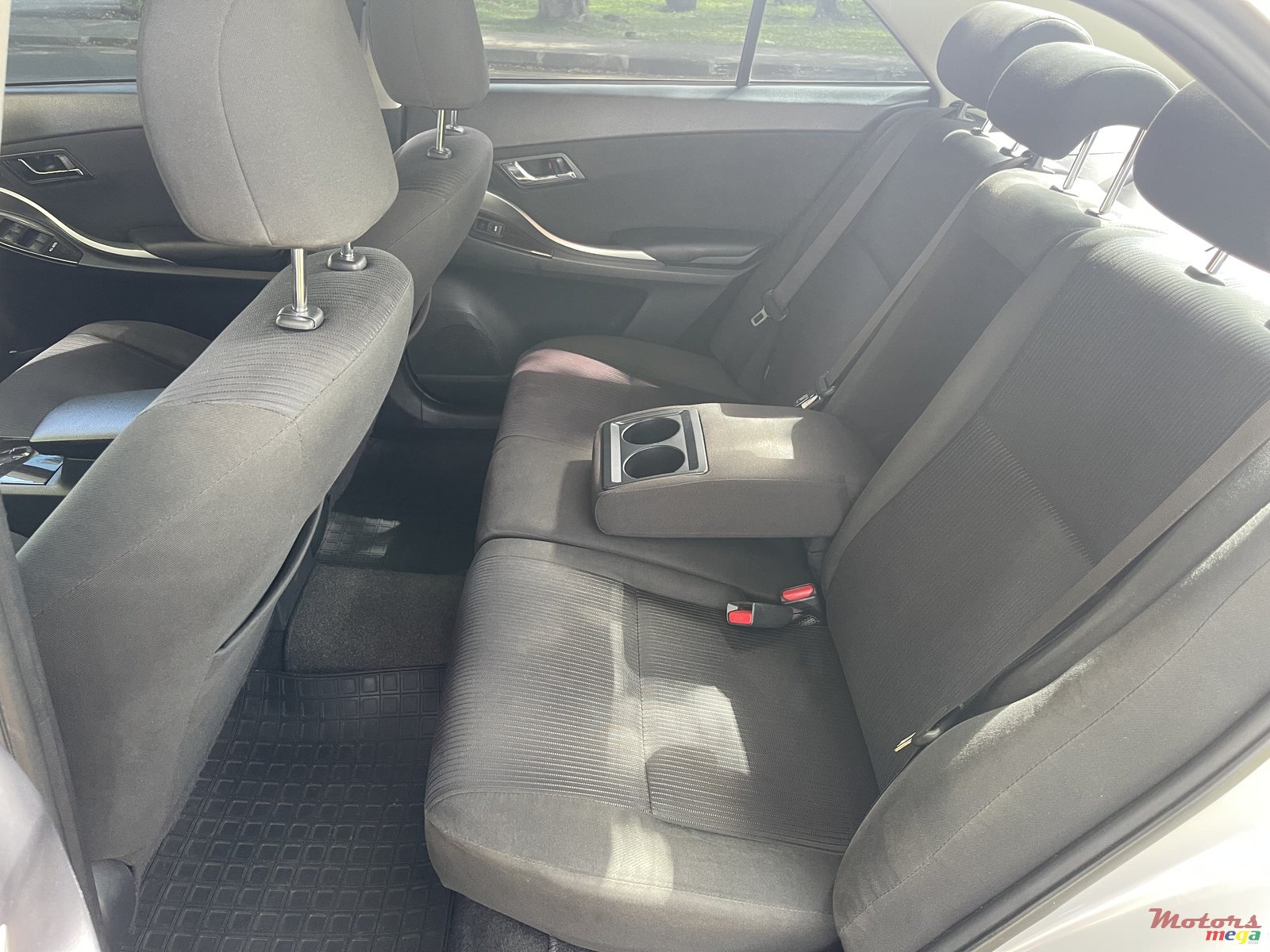 2018' Toyota Premio photo #6