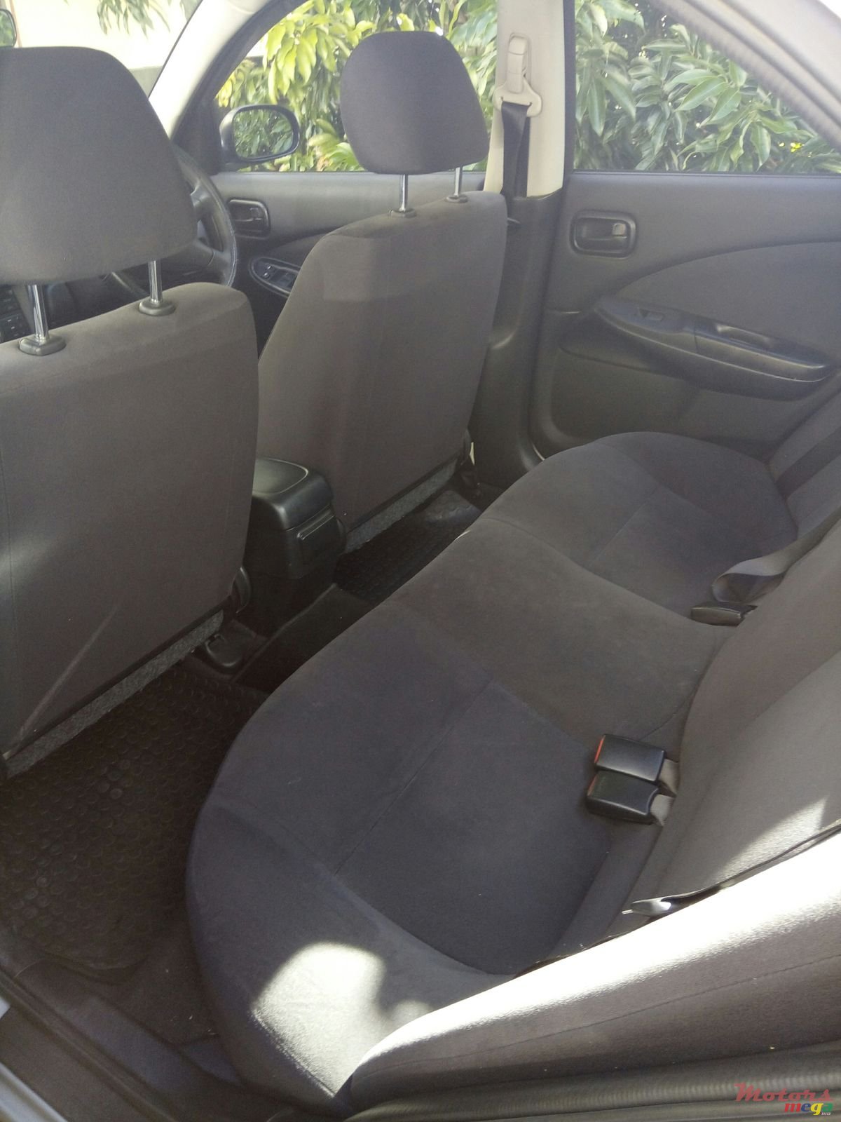 2011' Nissan Sunny photo #6