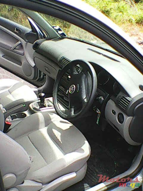 2006' Volkswagen Passat photo #2