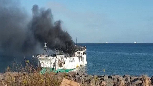 Incendie : les pompiers sont toujours à l’œuvre sur le navire de Pêche Taïwanais Ruey Chien Tsai 112