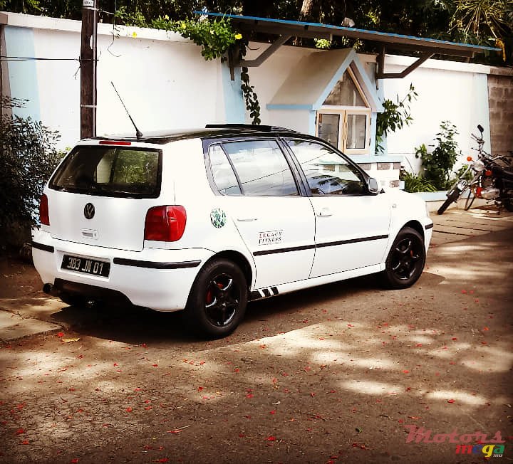 2001' Volkswagen Polo FOG LIGHT AND ALLOY WHEEL photo #1