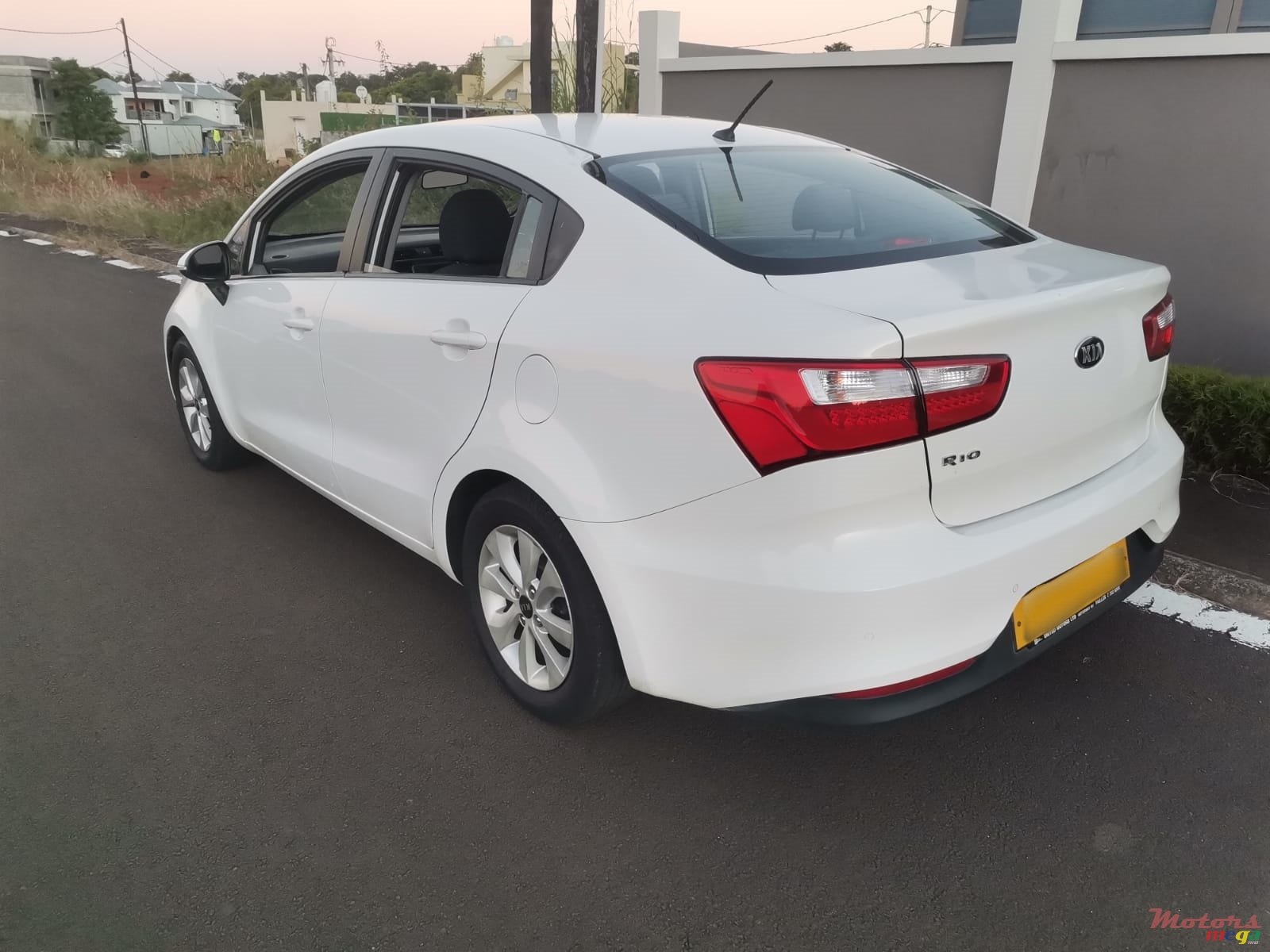 2015' Kia Rio photo #2
