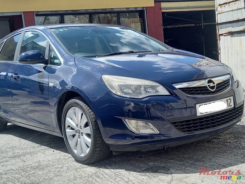 2012' Opel Astra I photo #3