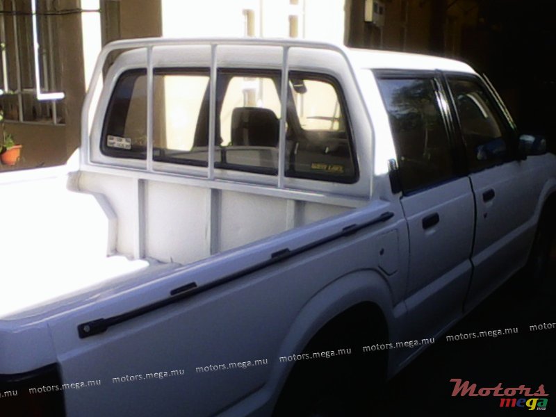 1997' Mazda B250 photo #1