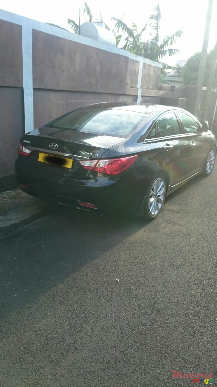 2010' Hyundai Sonata Origin photo #2