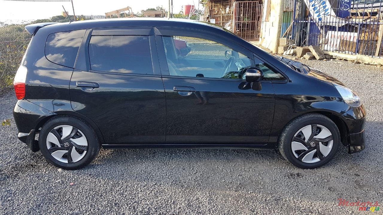 2007' Honda Fit photo #1