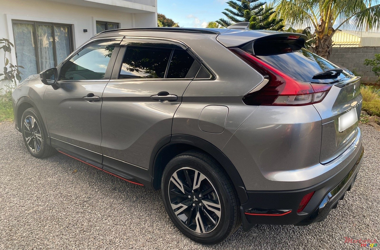 2021' Mitsubishi Eclipse Cross SUV photo #3