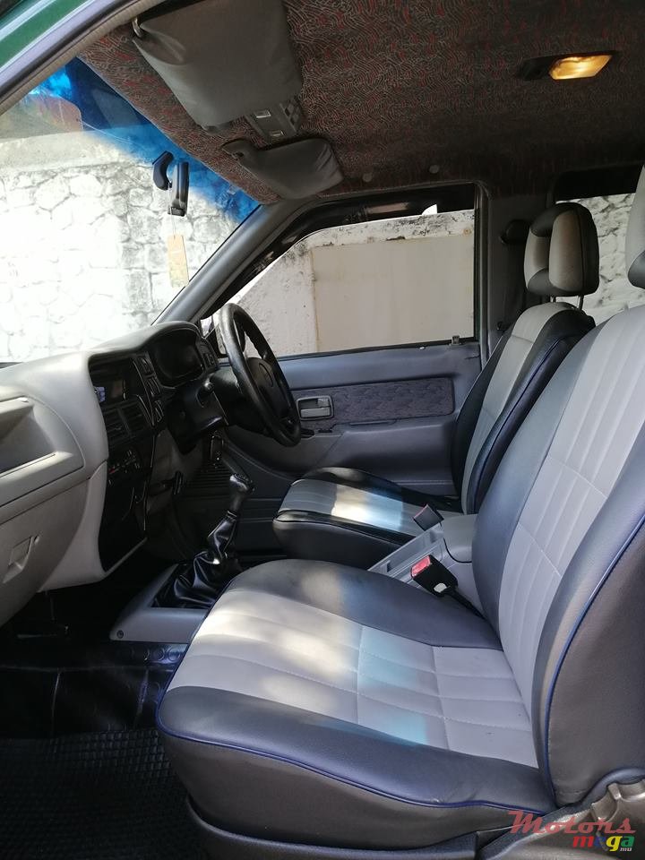 2001' Isuzu photo #3