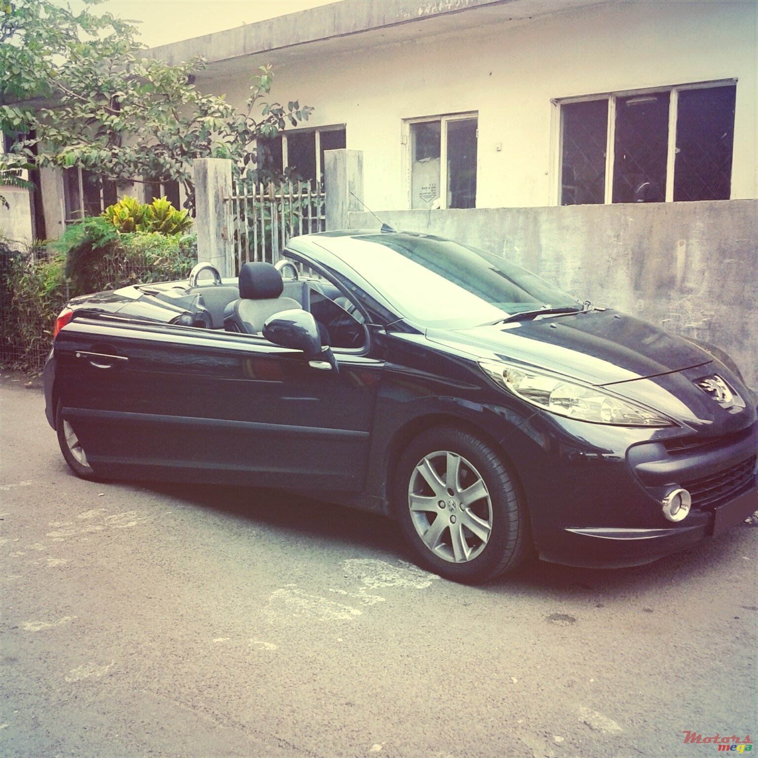 2008' Peugeot 207 207 cc Convertible photo #1