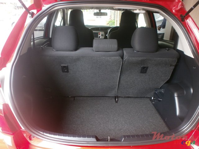 2015' Toyota Vitz photo #4