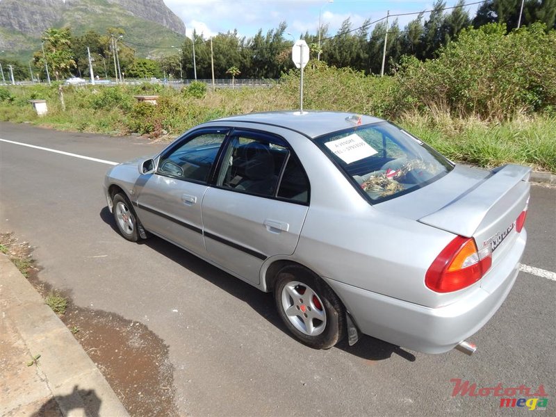 1999' Mitsubishi Lancer GLXi photo #1