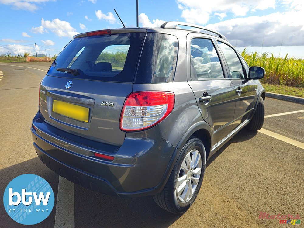 2014' Suzuki SX4 photo #4