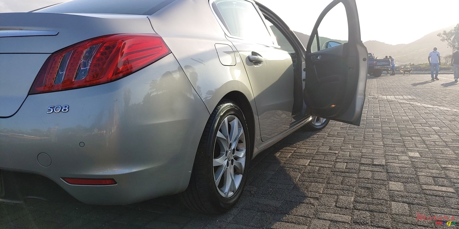 2012' Peugeot 508 1.6 L Sedan Turbo Charged photo #6