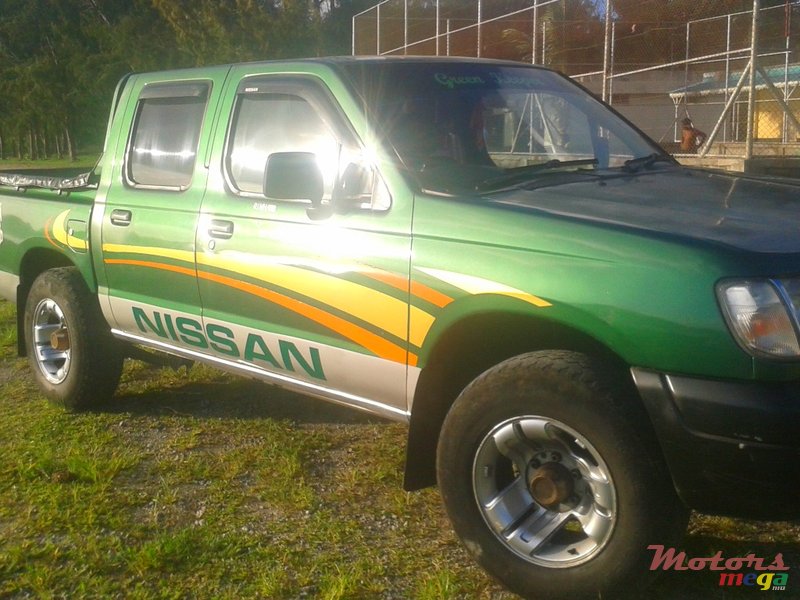 1999' Nissan Hardbody photo #2