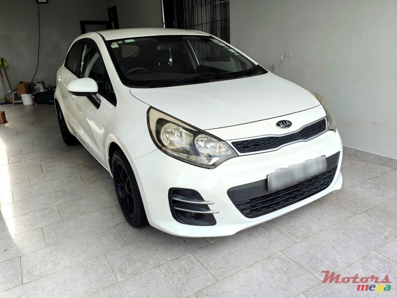 2015' Kia Rio photo #2