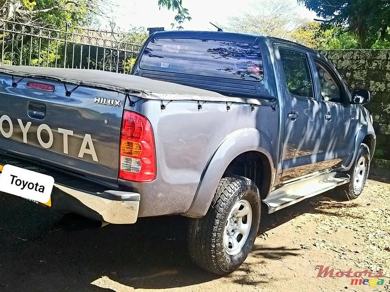 2011' Toyota Hilux any photo #1