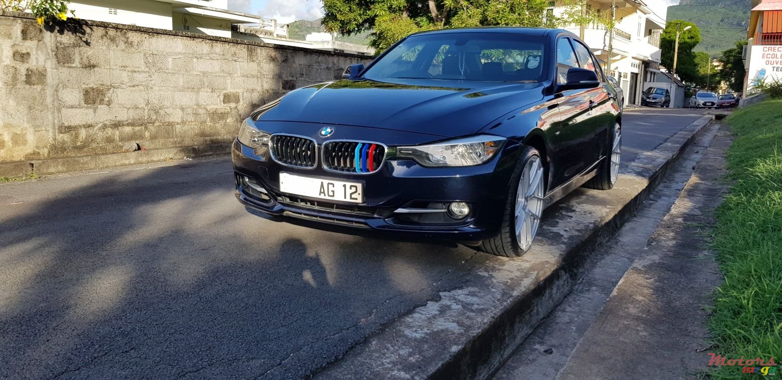 2012' BMW 3 Series photo #1