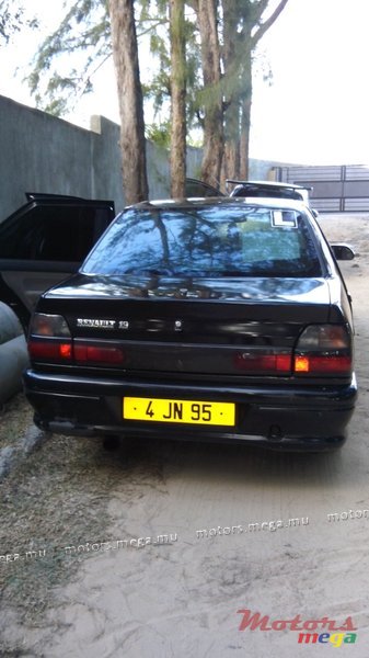 1995' Renault 19 photo #2
