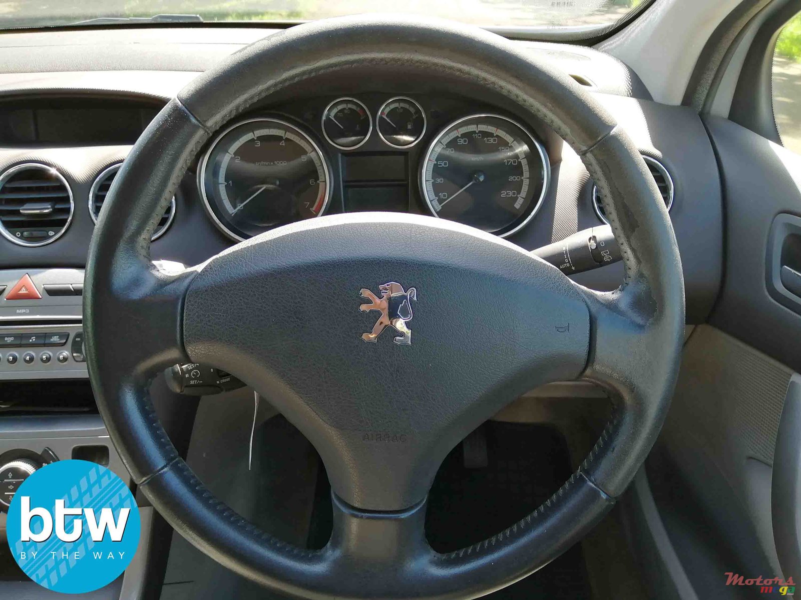 2010' Peugeot 308 photo #6