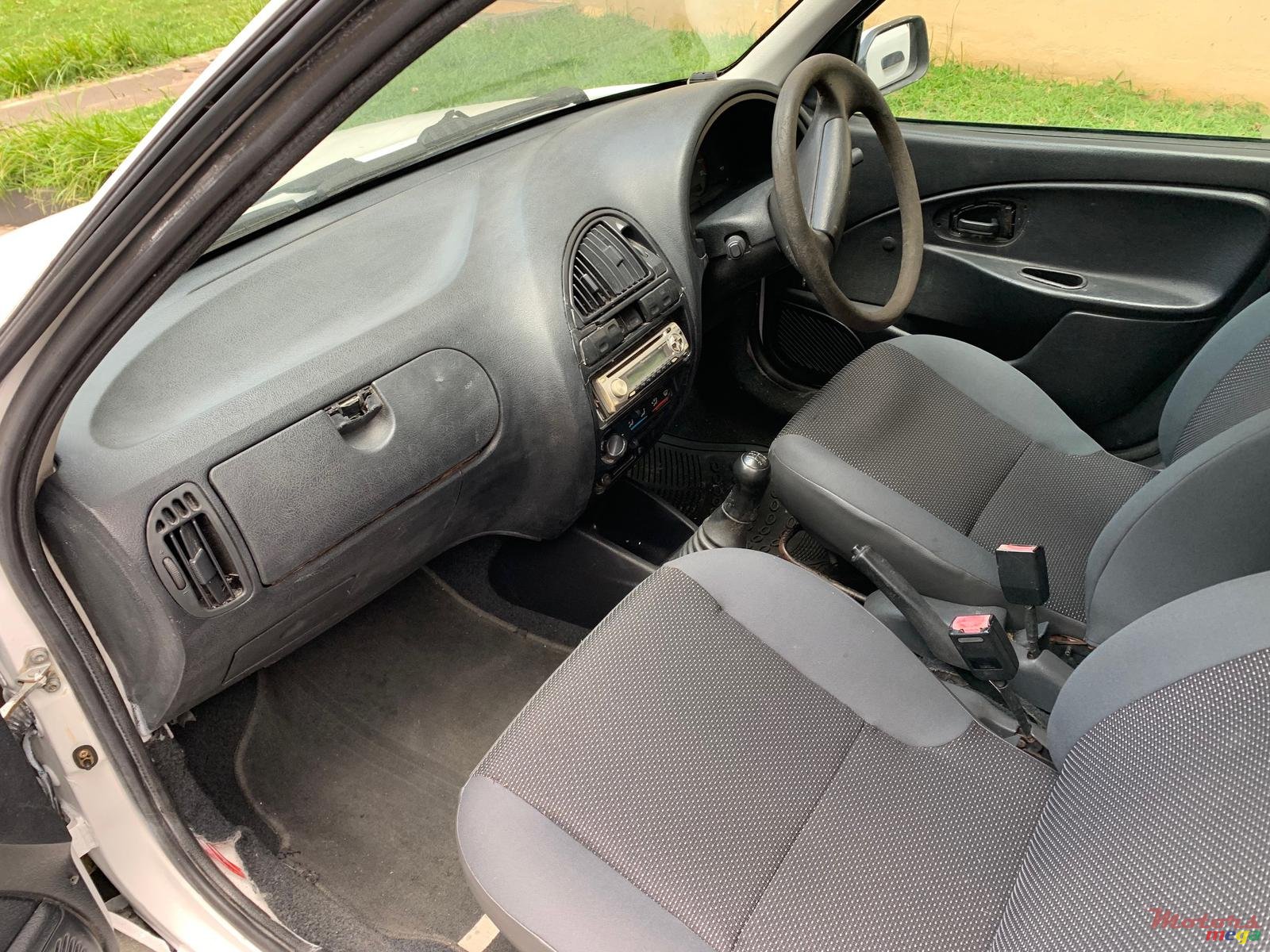 2002' Citroen Saxo photo #3