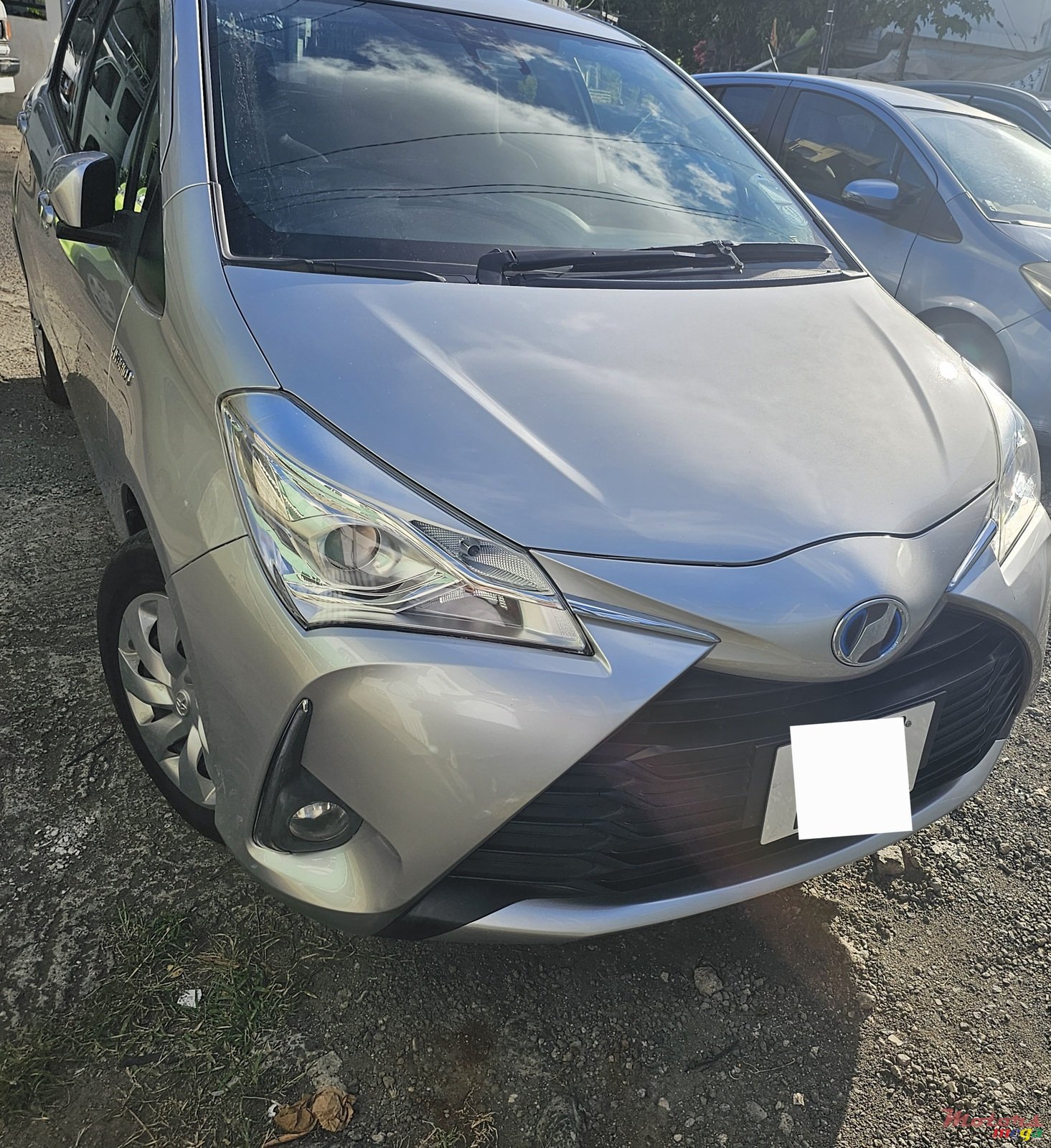 2017' Toyota Vitz hybrid photo #1