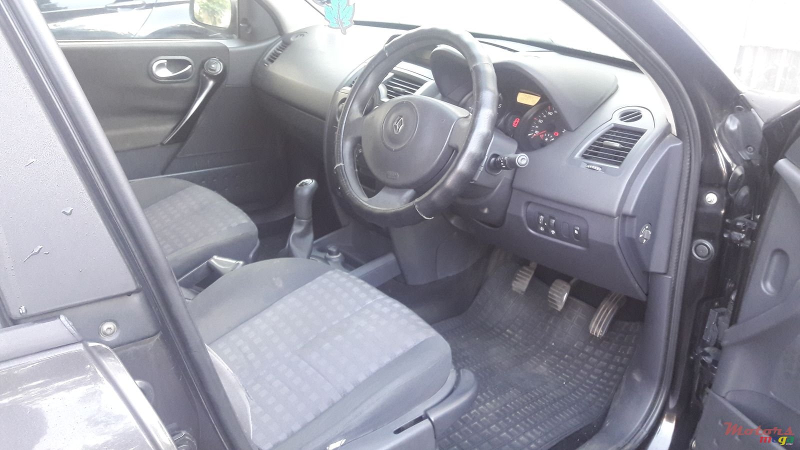 2006' Renault photo #3