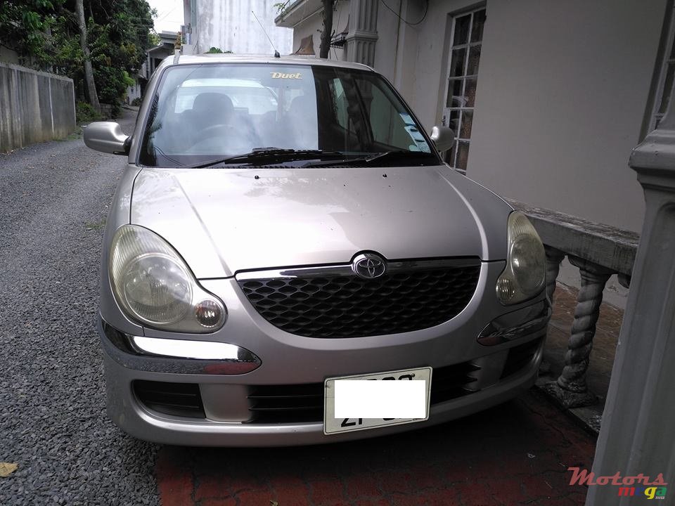 2002' Toyota Duet photo #1