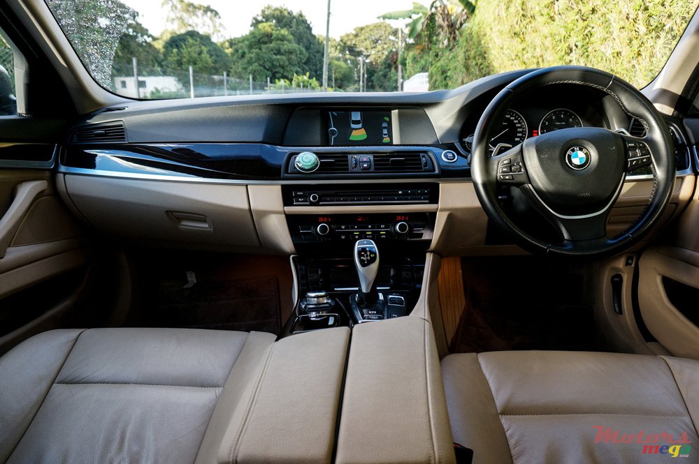 2011' BMW 523 photo #2