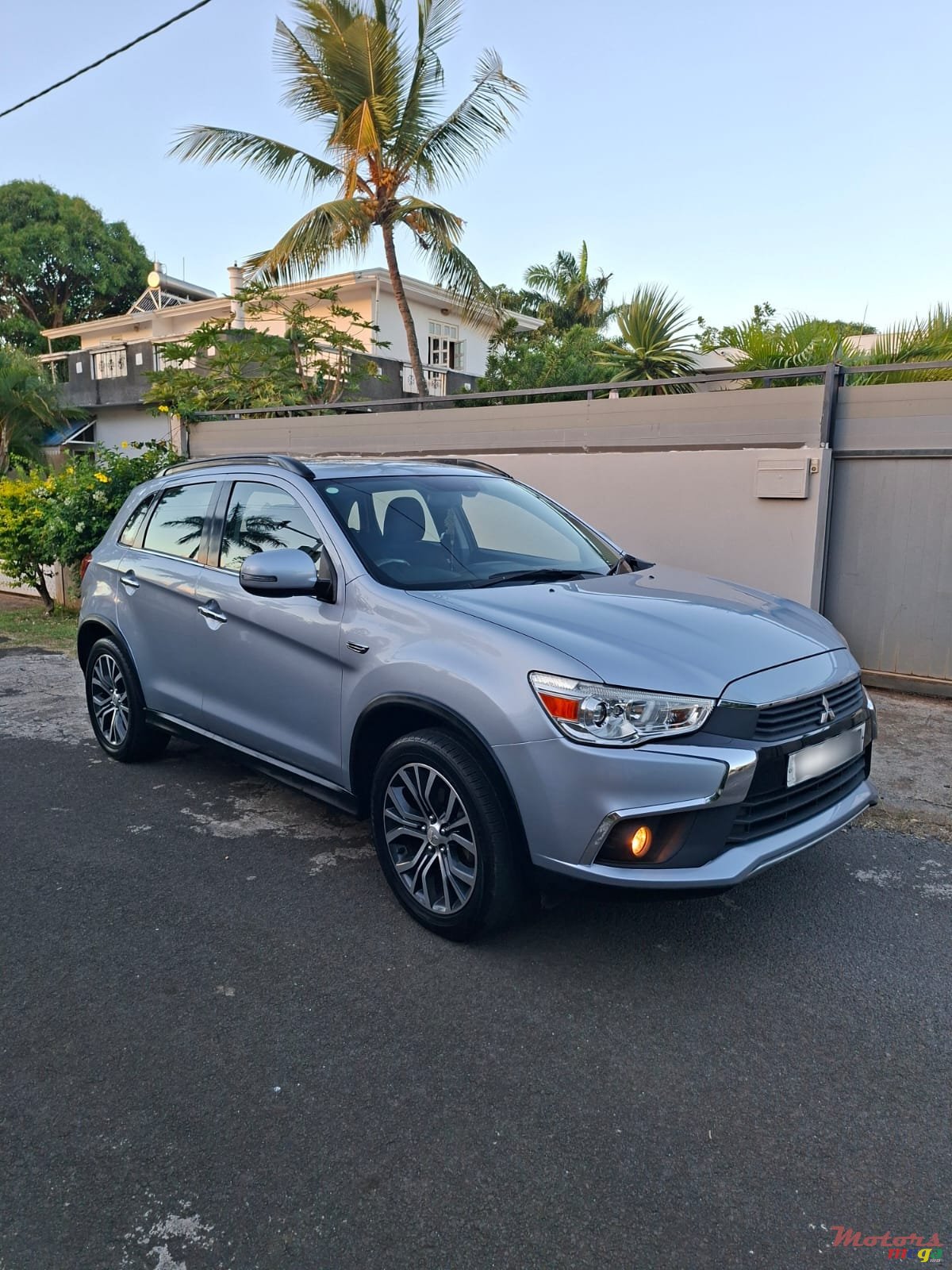 2017' Mitsubishi ASX photo #2